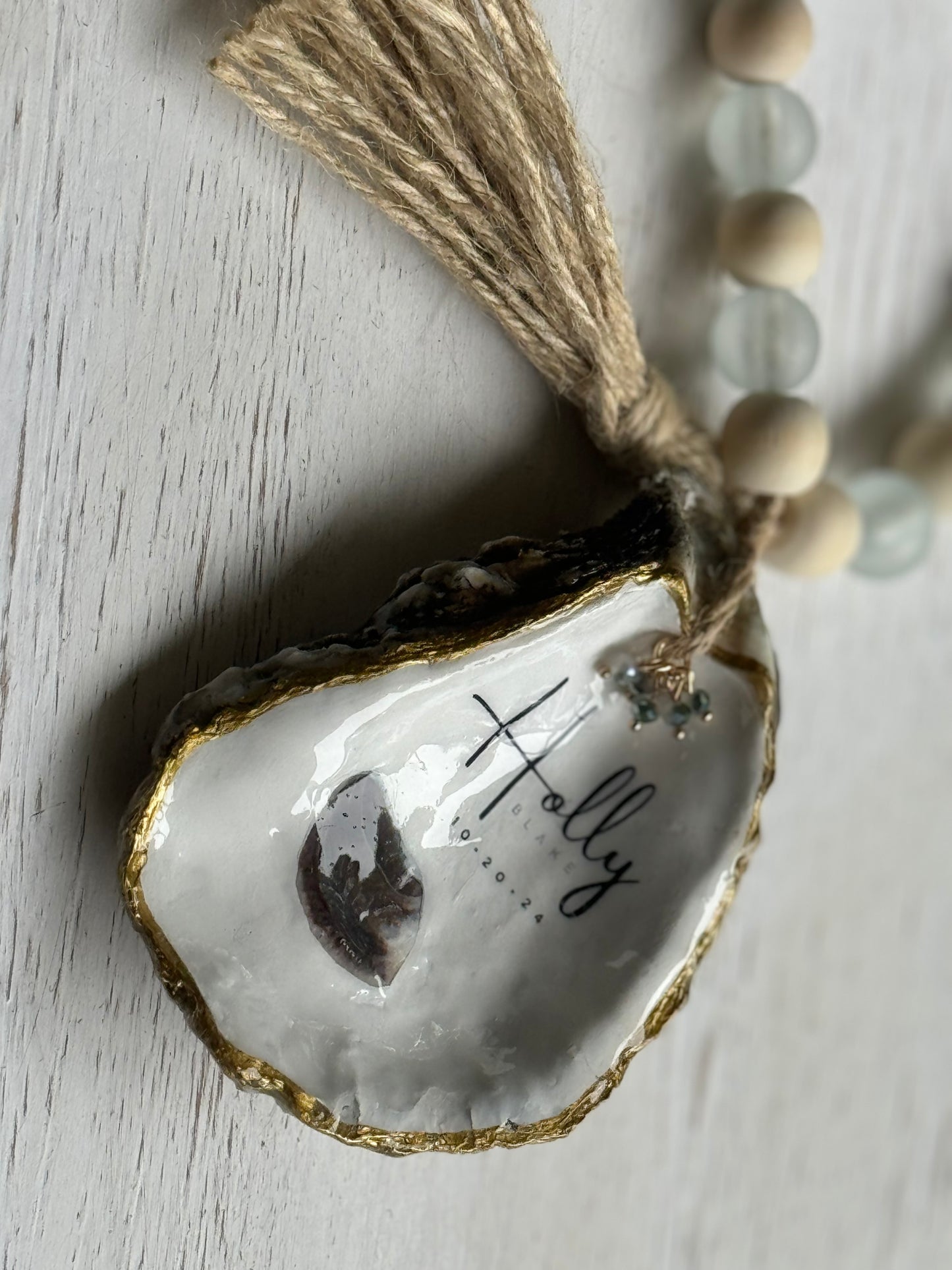 Hand-Painted Couple's Oyster Shell Ornament – A unique and charming keepsake, perfect for newlyweds, bridal showers, or Christmas gifts. This oyster shell ornament or wine charm features intricate hand-painted designs, making it a personalized and thoughtful gift for couples. Celebrate love and special occasions with this coastal-inspired piece, ideal for weddings, anniversaries, or as a memorable holiday ornament. A beautiful symbol of connection and elegance.